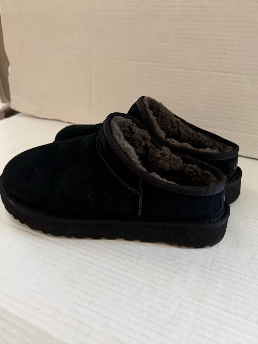Ugg classic slipper black cozy warm shoes Women’s size 10 NEW